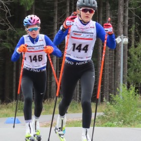 Foto Jens Nowusch: Emilia Borschart (144) im Zweikampf mit Antonia Seidl (146)